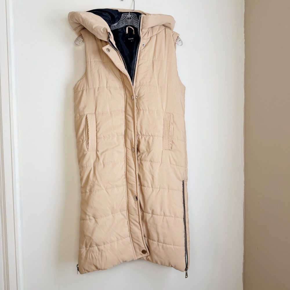 Cozy Rising Women's Tan Hooded Puffer Gilet with Pockets, Side Vents